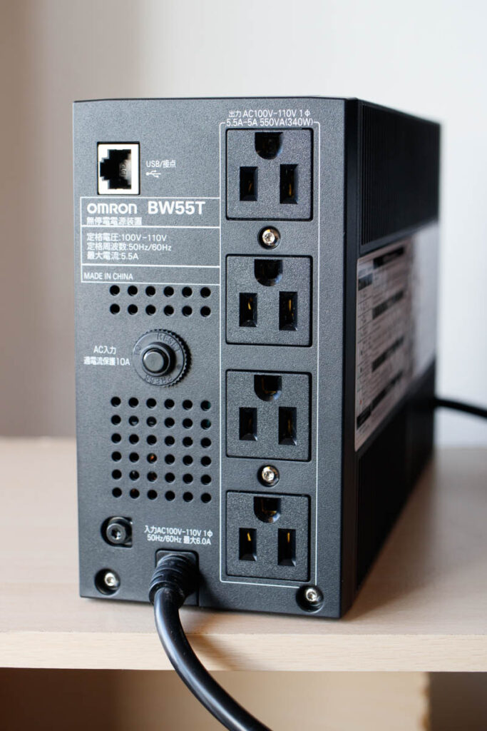 BW550T オムロン 無停電電源装置(UPS)背面写真