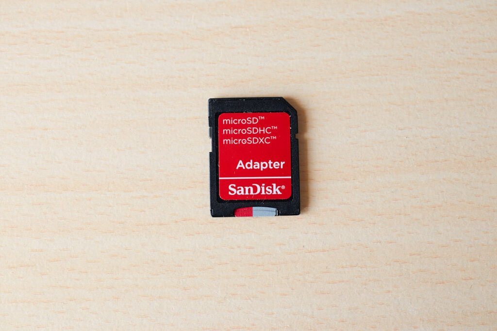 micro SDカードをSDカードアダプタに入れた状態
