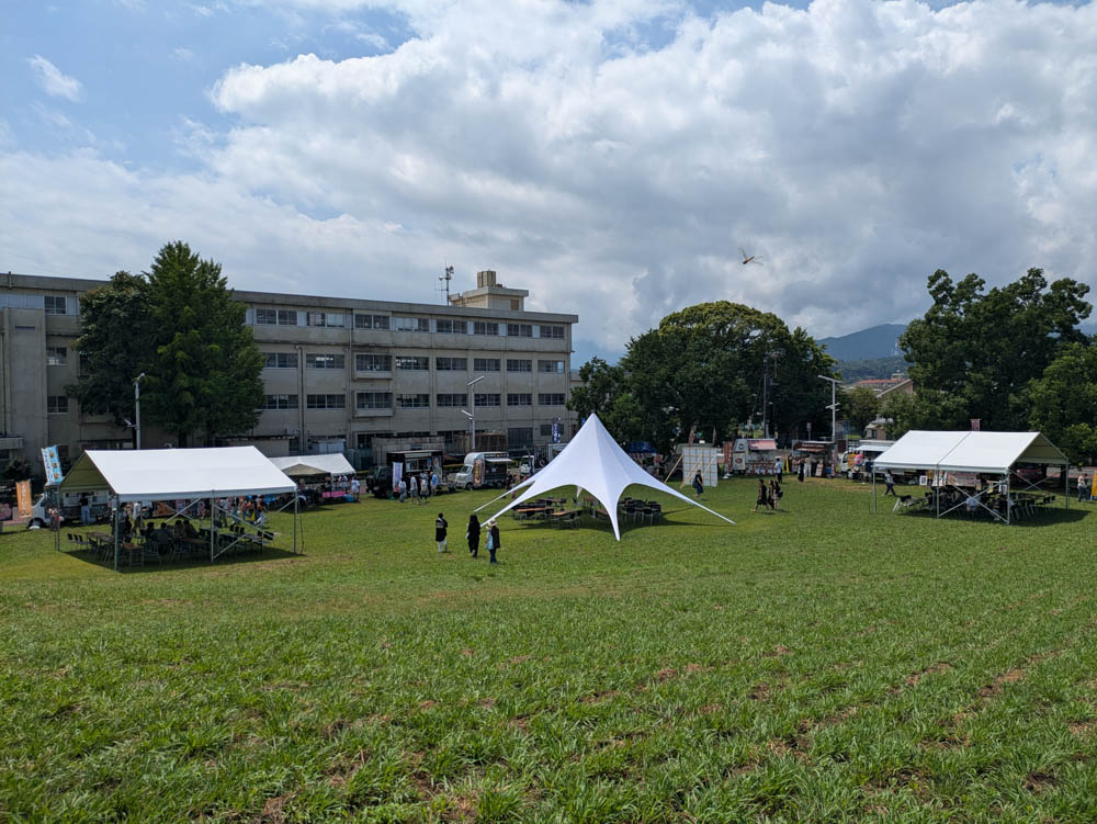 小田原フェス　フードエリアのテント