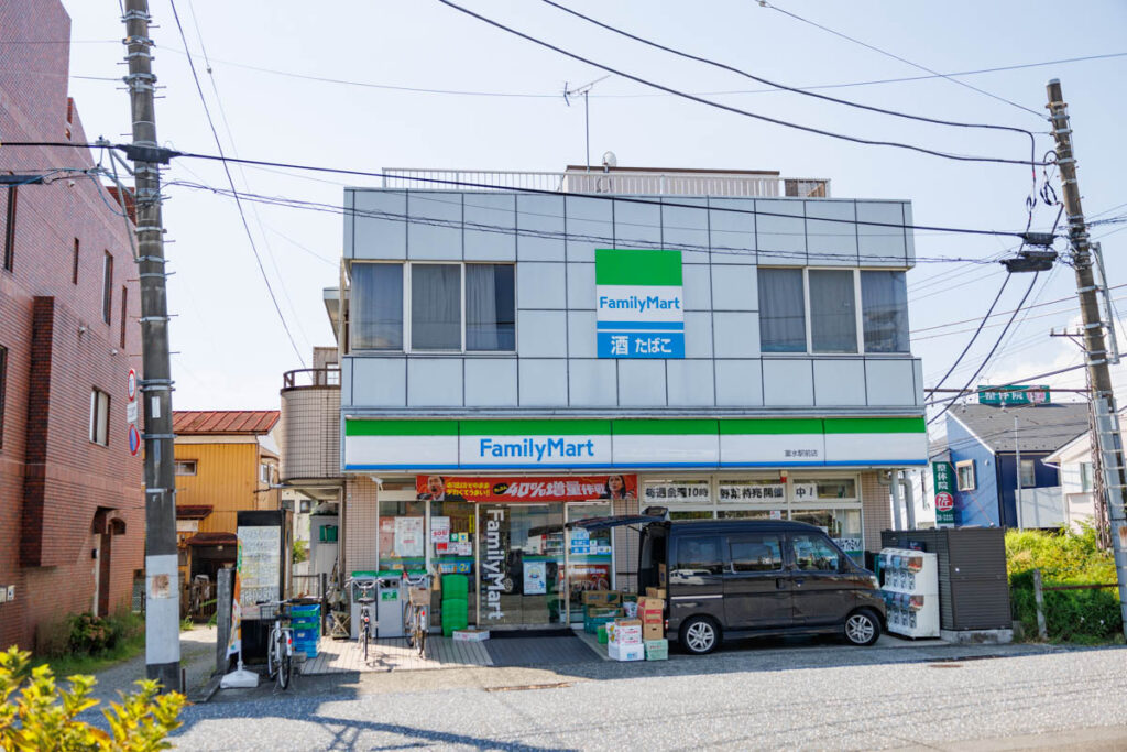 富水駅前のコンビニ